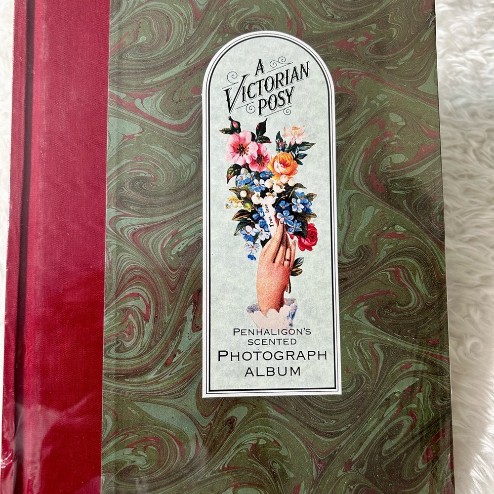 Penhaligon's Victorian Posy Scented Album with Floral Design